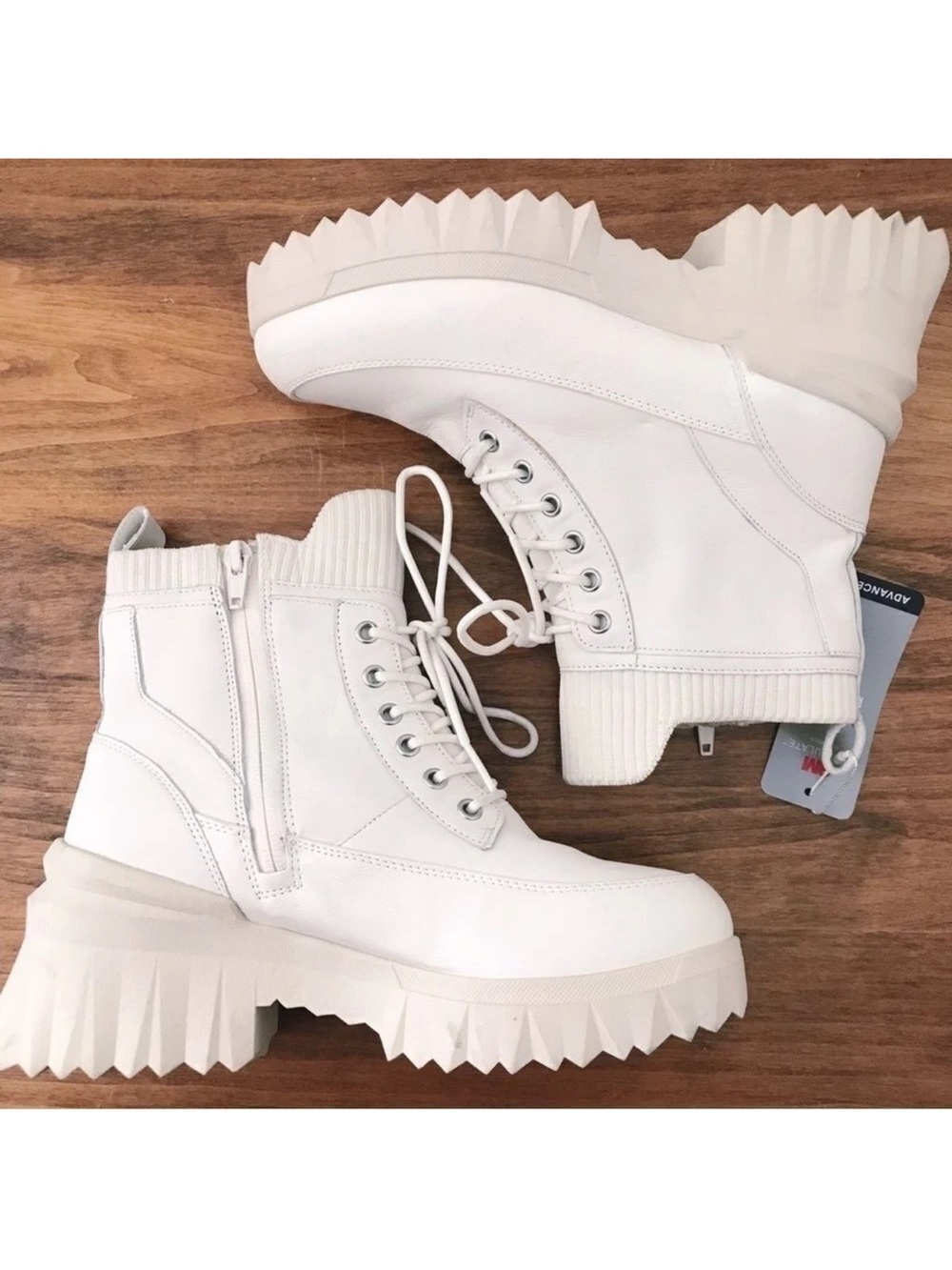 NURTURE Whitney Leather Lug Sole Combat Boot White Cream Lace Up 7.5 New 150$